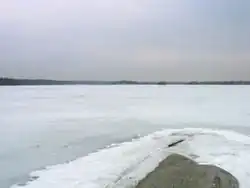 Zamrzlé jezero Bodom v zimě 2004