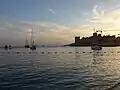 Západ slunce nad hradem