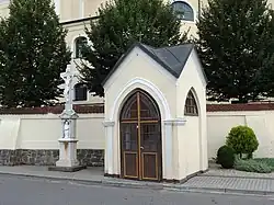Kaple při bočním vstupu do kostela