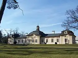 Zámek Bon Repos, kde se pořad natáčí