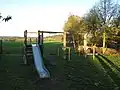 Skluzavka a houpačky