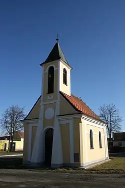 Kaplička na návsi