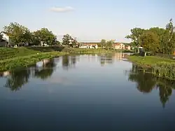 Řeka Bosut mezi vesnicemi Andrijaševci a Rokovci