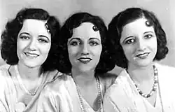 zleva: Vet, Connie a Martha v roce 1931