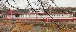 Botel Albatros z nábřeží