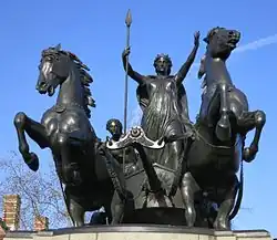 Bronzové sousoší Boadicea and Her Daughters na předmostí londýnského mostu Westminster Bridge