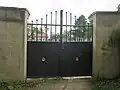 Branka vedoucí na hřbitov