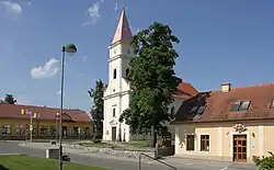 Centrum obce s kostelem Nejsvětější Trojice