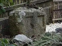Bratronice (na Kladensku) - smírčí kříž v zahradě čp. 18 (1).jpg