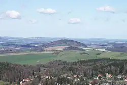 Pohled na Breiteberg z Jonsdorfského skalního města