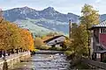 Lihovar „Appenzeller Alpenbitter“ u Sitteru, v pozadí masiv Hohe Kasten