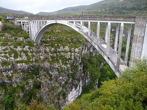 pohled na most Pont de Chaulière