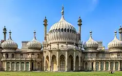 Budova královského paláce v centru Brightonu