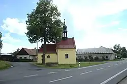 Kaple na návsi