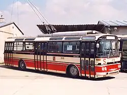 Trolejbus Škoda T 11 na dvoře depozitáře TMB
