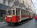 Vůz 52 brněnských dopravních podniků s lyrovým sběračem