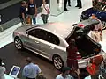 Škoda Superb s pátými dveřmi zcela otevřenými