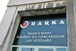 Označení divadla nad vchodem