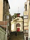 Průhled od Pekařské ulice ke kostelu