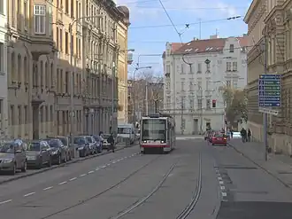 Tramvajová trať v Údolní ulici u křižovatky s Úvozem