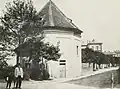 Pohled na kapli a porodnici v pozadí, Josef Kunzfeld, 1888