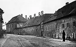 Klášter dominikánek přestavěný na nemocnici (před 1865)