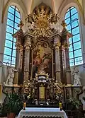 Hlavní oltář: obraz kopie podle Josefa Sterna, sochy Ondřej Schweigl (1763)