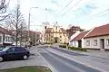 Pohled na kostel svatého Vavřince s přilehlým okolím