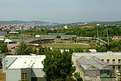 Zchátralý stadion Za Lužánkami v roce 2007