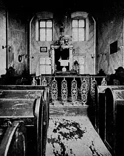 interiér synagogy