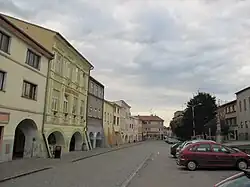 Západní strana náměstí J. A. Komenského