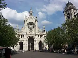 Průčelí kostela