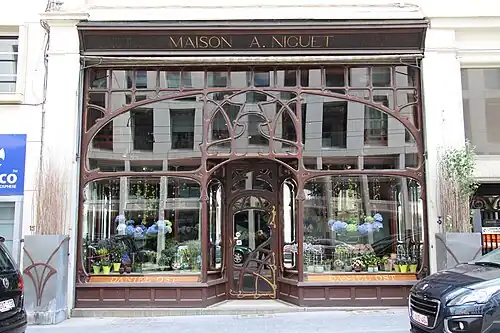 Výloha bývalého obchodu Chemiserie Niguet na Rue Royale/Koningsstraat od Paula Hankara (1896)