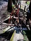 Čistička česla s mechanickým pohonem