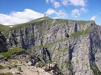 Strmé stěny pohoří Bucegi