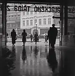 Praha, průhled z pasáže Divadla Vlasty Buriana do Vodičkovy a Jungmannovy, 1940/1941