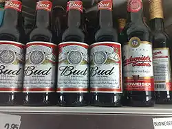 Lahve piva Bud a Budvaru
