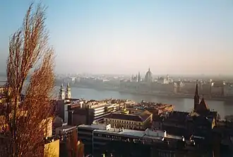 Pohled na město s parlamentem, rok 1988.