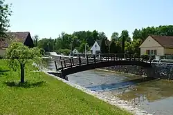 Černovický potok v obci Budislav