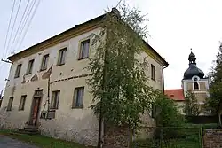 Přední pohled na faru