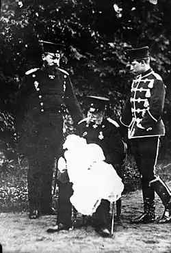 Se svým dědem, otcem a synem v roce 1882