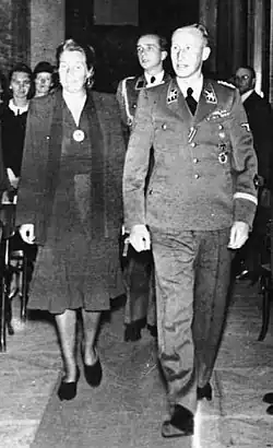 Lina a Reinhard Heydrichovi na koncertě skladeb Bruna Heydricha ve Valdštejnském paláci večer před atentátem, 26. května 1942