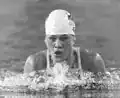 Sylvia Geraschová vyhrála závod na 100 m prsa (1:08,29 – světový rekord)