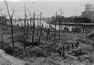 Němečtí vojáci po bitvě na Westerplatte. Bitva nese přívlastek polský Verdun kvůli těžkému ostřelovaní, kterému obránci čelili.