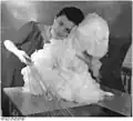 Skleněné tyče jako surovina a pokusně vyrobená staplová vlákna (NDR v roce 1958)