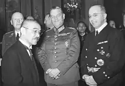 „Návštěva japonského ministra zahraničí v Berlíně 28. března roku 1941. Zleva: říšský ministr a šéf říšské kanceláře Hans Lammers, ministr Yōsuke Matsuoka, polní maršál Wilhelm Keitel a německý velvyslanec v Japonsku Heinrich Georg Stahmer.“