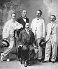Zcela vlevo: Gustav Krupp von Bohlen und Halbach