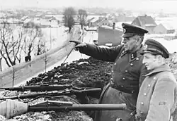 Deutscher Volkssturm Wehrmacht z Gliwic/Gleiwitz v Ratiboři/Ratibor 2. února 1945 během nasazení