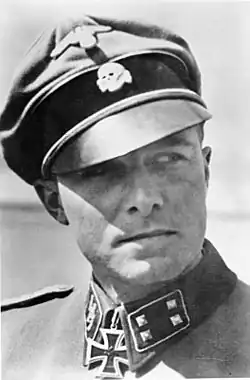 Joachim Peiper jako SS-Sturmbannführer.