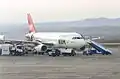 Airbus A320 společnosti Air VIA se připravuje na start.